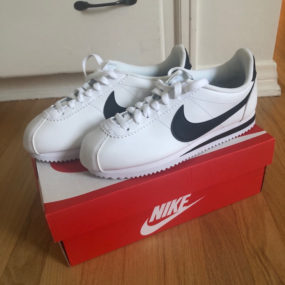 NEW NIKE Cortez White and Black